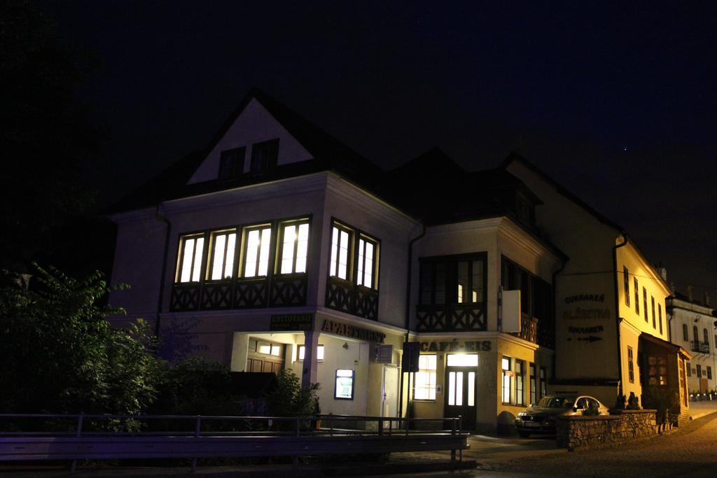 Urban Center Hotel Oravsky Podzamok Exterior foto